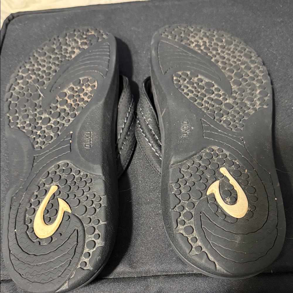 OluKai Men's Black Sandals - Picture 4 of 5